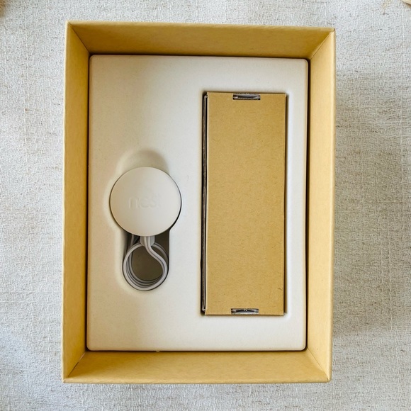 BNIB Nest Hello Video Doorbell (Wired) Camera + Security + Silicone Cover (Snow) - Picture 10 of 16